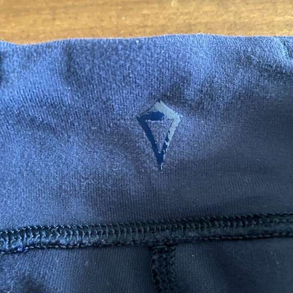 Ivivva Navy Capri Athletic Leggings Girls' 12 - Picture 11 of 11